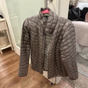 Women’s north face thermoball lightweight jacket silver grey size L